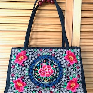 Schöne Rosen bestickte Tasche für Damen, perfektes Geschenk für Mutter, Schöne Tasche für Mädchen, Morrales von Solola, gestrickte Umhängetasche, Männertasche