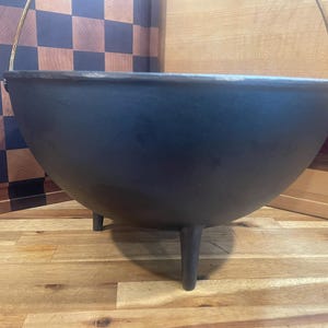 Iron Art LB90 No. 9 - Three Legged Kettle