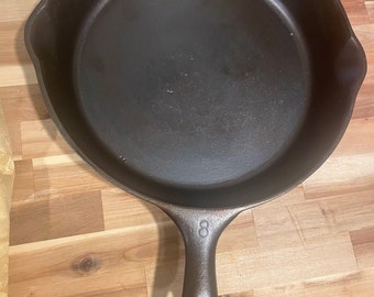 Unmarked "Wagner Ware Sidney 0", #8, 10 Inch Skillet with heat ring.