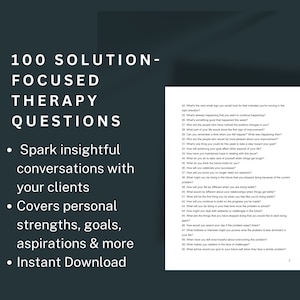 Könnte beinhalten: Ein Schwarzweißbild eines Dokuments mit dem Text "100 Solution-Focused Therapy Questions" und Aufzählungszeichen, die die Vorteile der Verwendung der Fragen auflisten. Das Dokument befindet sich auf einem dunkelgrauen Hintergrund.