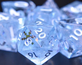 Cuchillo de hielo - Juego de dados de 7 piezas de Dungeons and Dragons TTRPG de filo afilado hecho a mano