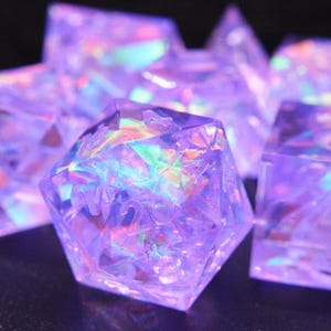 Orbe Cromática - Conjunto de 7 Dados Artesanais • Dados Iridescentes Roxos • Conjunto de Dados RPG com Mudança de Cor do Arco-Íris • Dados de Resina com Bordas Afiadas