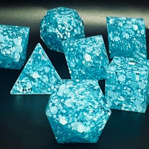 Aura Of Life - Handmade Sharp-Edge Dungeons and Dragons TTRPG 7 Piece Dice Set