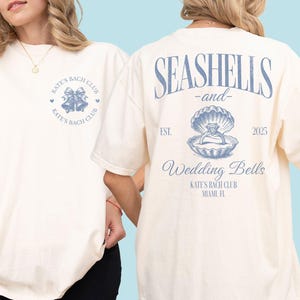 Magliette Beach Bachelorette, T-shirt Beach Bach, T-shirt Coastal Bachelorette, T-shirt Fisherman Aesthetic Bach, colori comfort Seaside Bach