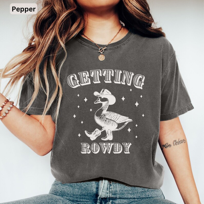 Camisetas divertidas de despedida de soltera del oeste, camisetas de moda para despedidas de soltera vaqueras, camisetas de despedida de soltera campestre, camisetas de despedida de soltera de Nashville con colores cómodos imagen 8