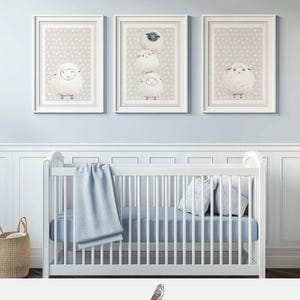 Conjunto de 3 estampas de ovelhas para quarto de bebê, arte de parede fofa de ovelhas para decoração de quarto de bebê, tema de animais de fazenda para impressão, pôster boho de borboletas e ovelhas