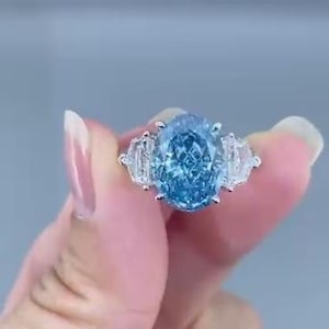 Ovaal 5,00 tcw fancy blauwe in het lab gekweekte diamanten verlovingsring | Stijl met 3 stenen | IGI-gecertificeerd