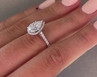 Pear diamond 18K White gold 0.46Mm Lab Grown Halo set Diamond Ring