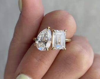 Pear & Emerald 3.50tcw Lab Diamond Toi et Moi Ring | IGI Certified | D-E-F VVS–VS