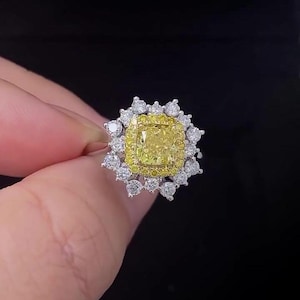 SQ Kissen 2.30tcw Fancy Yellow Labrador Diamant Doppel Halo Ring | IGI Zertifiziert VS Clarity