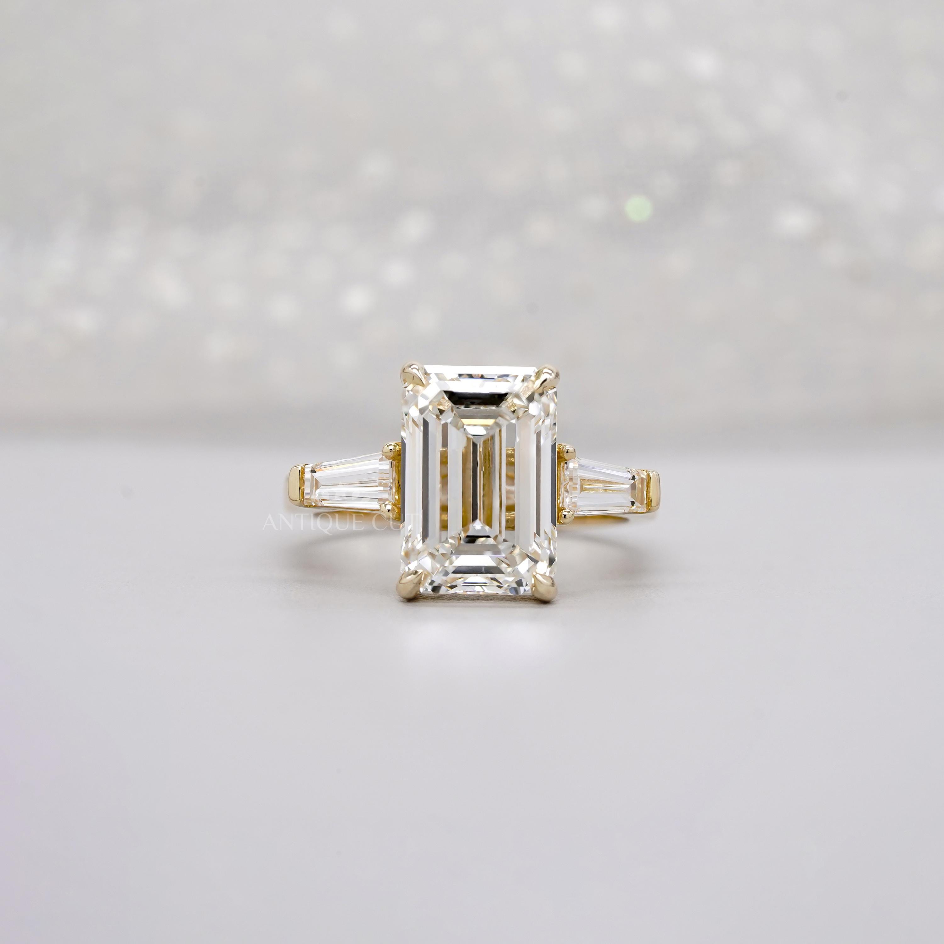 エメラルド 5.60tcw ラボダイヤモンド スリーストーン エンゲージ