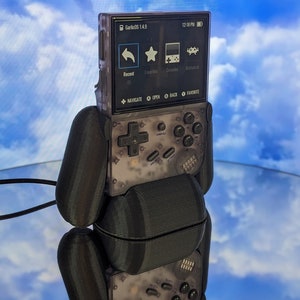 RG35XX Comfort Grip and Magnetic Charging Dock