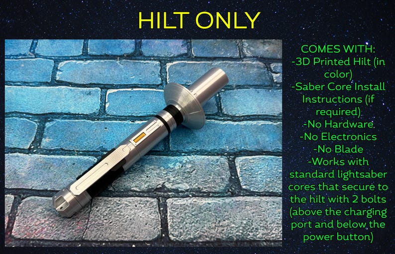 Puede incluir: Una empu&ntilde;adura de sable de luz plateada y negra, con un dise&ntilde;o cil&iacute;ndrico y una guarda circular. El texto "HILT ONLY" est&aacute; en la parte superior. La imagen incluye el texto "COMES WITH: -3D Printed Hilt (in color)"