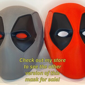 K&ouml;nnte beinhalten: Zwei Deadpool-Masken, eine rote und eine graue, mit schwarzen Augenl&ouml;chern und rotem und wei&szlig;em Augennetz. Der Text "Check out my store to see the other version of this mask for sale!" befindet sich unter den Masken.