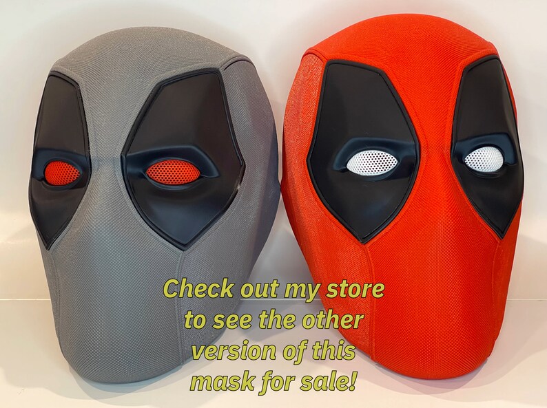 K&ouml;nnte beinhalten: Zwei Deadpool-Masken, eine rote und eine graue, mit schwarzen Augenl&ouml;chern und rotem und wei&szlig;em Augennetz. Der Text "Check out my store to see the other version of this mask for sale!" befindet sich unter den Masken.