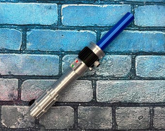 Accesorio de cosplay de sable de luz inspirado en Mara Jade con hoja plegable (impreso en 3D)