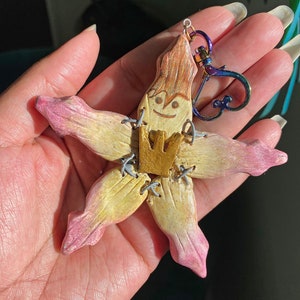 Kairi&#39;s Wayfinder (Kingdom Hearts) keychain