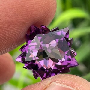 13.75 Carats 100% Natural Amethyst Snowflake cut Gemstone Very Beautiful Purple Colour, Shape- Pentagon, Size- 15.70X12MM Citrine Gemstone