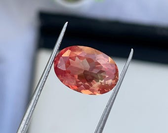 Oregon Sunstone: 2.90 ct Oval Faceted Gemstone, Orange Green Feldspar gemstones jewellery making
