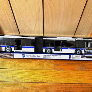 Daron NYC MTA Articulated Bus, 16" Play Vehicle