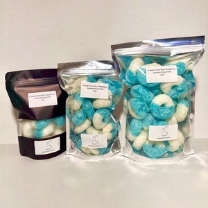 Freeze Dried Blue Raspberry Flavored Gummy Ring Puffs Party Snacks Made Fresh