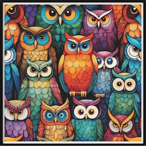 Può includere: Un dipinto colorato di un gruppo di gufi con piume e occhi di diversi colori. I gufi sono disposti in un gruppo, alcuni sovrapposti tra loro. Lo sfondo è un motivo scuro e astratto.