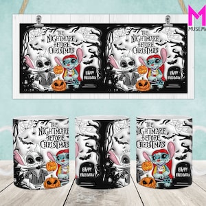 Puede incluir: Dos tazas de cerámica blanca con ilustraciones en blanco y negro de Stitch y Jack Skellington de la película "Pesadilla antes de Navidad". Las tazas tienen el texto "The Nightmare Before Christmas" y "Happy Halloween" en ellas.