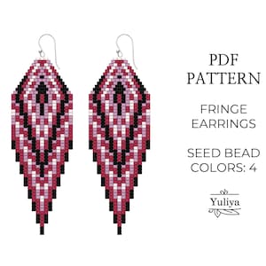 Peut inclure: Patron PDF pour des boucles d'oreilles à franges en perles de rocaille. Les boucles d'oreilles sont en forme de goutte d'eau avec un motif géométrique en rose, blanc et noir.