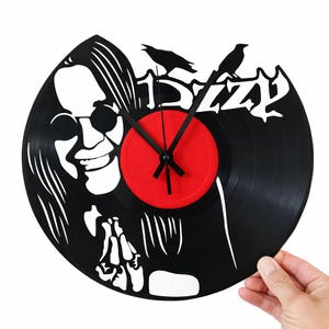Rock-Legende Vinyl-Schallplatten-Wanduhr – Klassisches Geschenk für Heavy-Metal-Fans – Upcycling-Deko aus LPs für Musikliebhaber – Handgefertigte Rock-Wanddeko (30 cm)