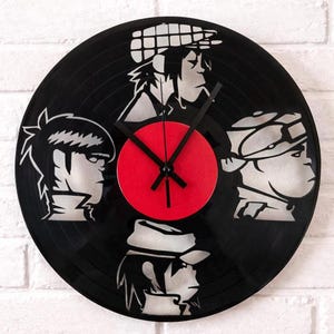 Horloge murale artisanale en vinyle – Design pop art urbain – Horloge fabriquée à partir d'un disque vinyle recyclé – Cadeau inspiré par la musique