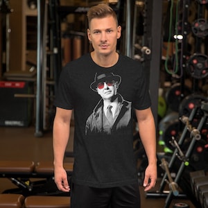Raymond Red Glasses The Blacklist T-Shirt Unisex - 100% Cotton | Raymond Reddington, Dembe, James Spader, NBC&#39;s The Blacklist