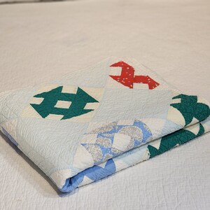 Vintabe Quilt, Churn Dash Quilt, handgesteppt, maschinell zusammengesetzt. Bild 7