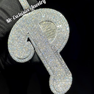 Colgante con letra P de moissanita VVS helada, dije de diamante baguette con inicial de moissanita hecho a medida en plata 925, probador aprobado, regalo de San Valentín para él