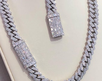 厚さ22mmのバゲット&ラウンドVVSモアッサナイトマイアミキューバン