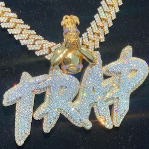 Colgante "TRAP" de moissanita VVS1 con acabado helado, colgante de hip hop con nombre personalizado y cualquier letra, colgante de diamante VVS 3D con cara y busto para hombre.