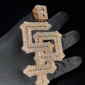 Colgante de moissanita con letras personalizadas heladas para hombres VVS Moissanite Letters Baguette Hip Hop Colgante Pass Diamond Tester, Regalo del Día de las Madres