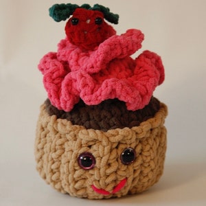 Crocheted Cupcake Stuffie image 1