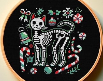 Kruissteekpatroon pdf kerstman kat skelet-kerstboomornament sprookjes goth macaber spookachtig ontwerp eenvoudig leuk grappig donker katje