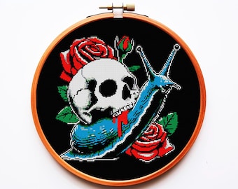 Patrón de punto de cruz gótico PDF Calavera Babosa Caracol Místico Diablo Rosas Fantasía Gótica Bordado Bruja Brujería Arte Oscuro Celta Digital Instantáneo