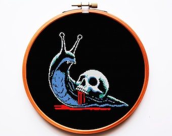 Patrón de punto de cruz gótico PDF Calavera Babosa Caracol Místico Diablo Rosas Fantasía Gótica Bordado Bruja Brujería Arte Oscuro Celta Digital Instantáneo