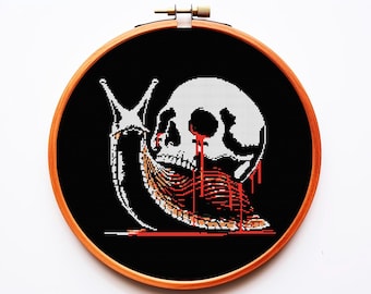 Patrón de punto de cruz gótico PDF Calavera Babosa Caracol Místico Diablo Rosas Fantasía Gótica Bordado Bruja Brujería Arte Oscuro Celta Digital Instantáneo