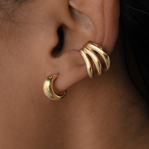 Boucles d'oreilles créoles Huggie en or SEED, or 18 carats sur laiton, finition dorée ou argentée, design délicat minimaliste, bijoux minimalistes faits main, cadeau pour elle