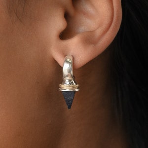 Lapis Lazuli-örhängen, guld- och silverpläterade, i forntida egyptisk stil