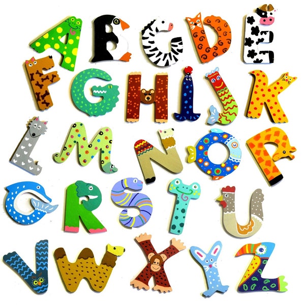 Lettre en bois animaux rigolos pour personnaliser et décorer une porte de chambre d'enfant avec son prénom. Alphabet ludique en bois.