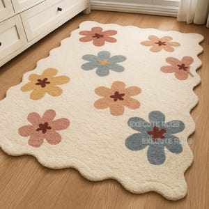 Hand Tufted Wool Scalloped Rug: Cream, Peach, Blue - 8x10