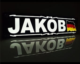 Personalisiertes LED-LKW-Namensschild: Beleuchtetes Fahrerschild mit Flagge (50 x 13 cm)