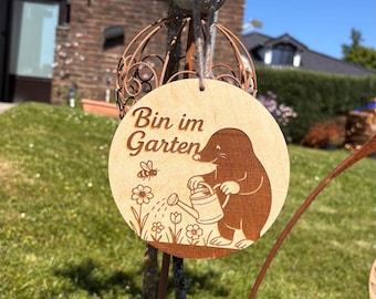 Wooden door sign for garden enthusiasts. Various designs - perfect for garden lovers, garden enthusiasts, and anyone who cherishes their garden.