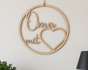 Wooden wreath “Grandma with Heart” – personalized wooden gift idea, 15 cm, decoration made of birch plywood including leather strap for hanging.