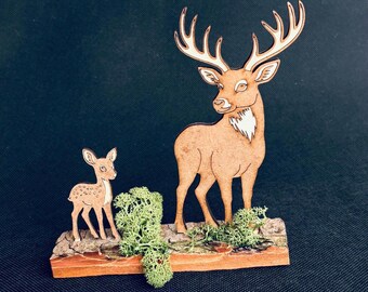 Wooden deer and fawn decoration | 15 cm / 6.5 cm | Forest animals for sticking | Handmade with moss and bark | Autumn, winter, Christmas gift