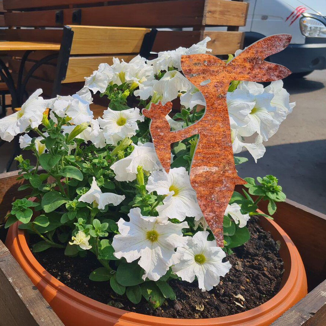 Rusty Metal Rabbit Presenting Carrots Stake, Metal Rabbit Garden Stake ...